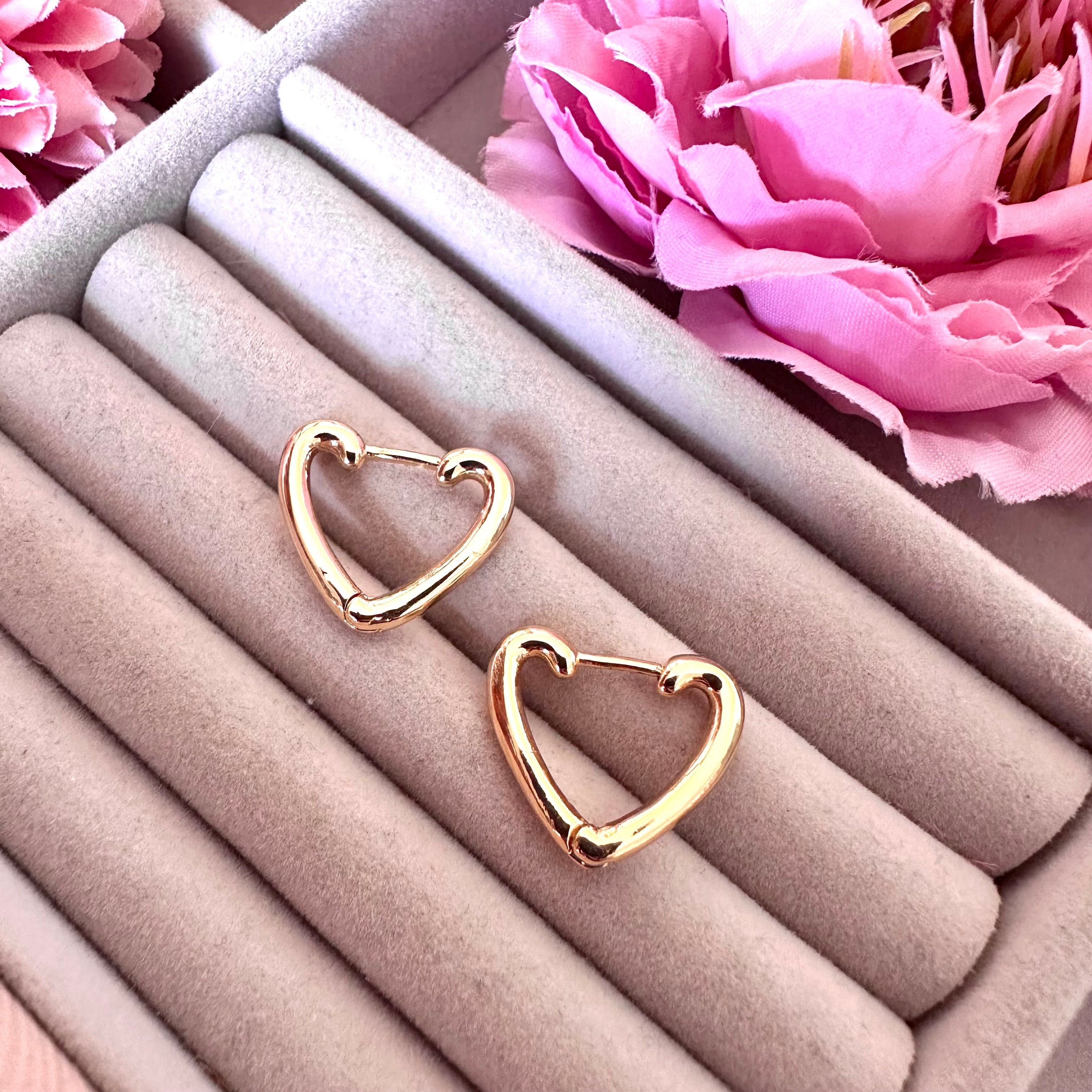 Orecchini a cerchio a forma di cuore chic in acciaio Orecchini a cerchio a forma di cuore chic in acciaio