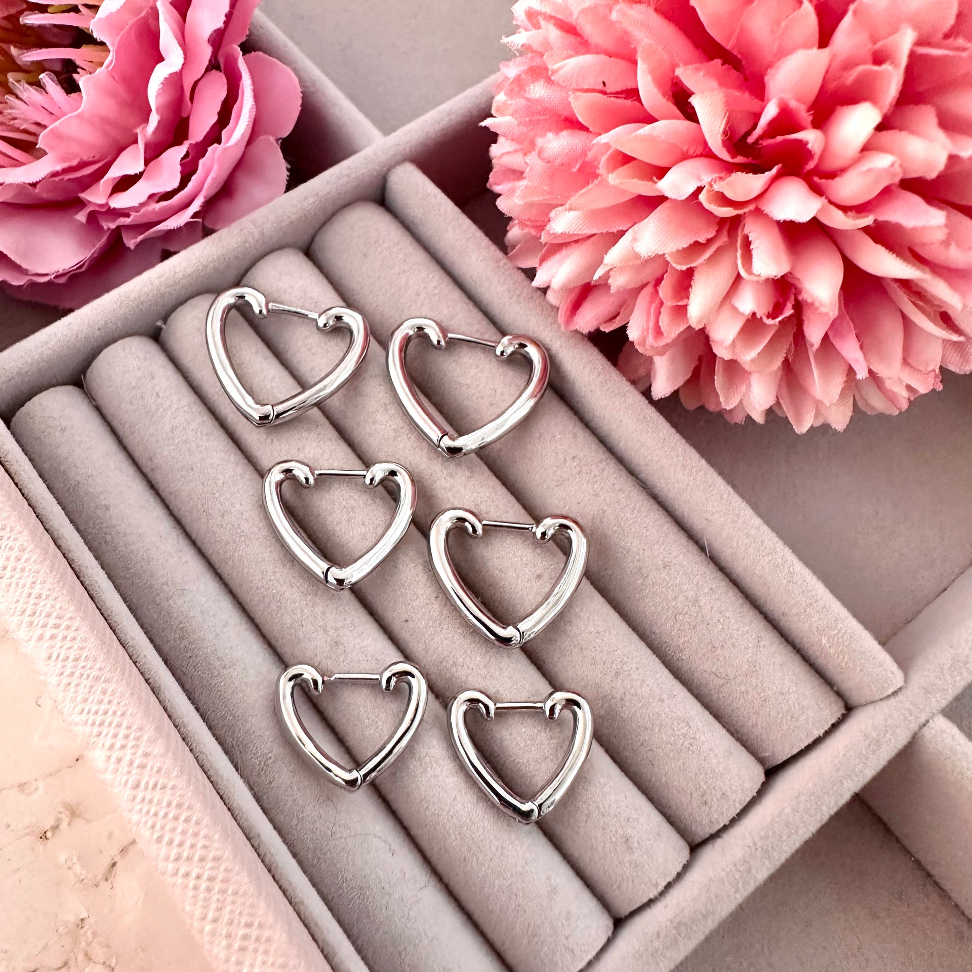 Orecchini A Cerchio Con Cuore Pendente In Acciaio Inox Da Donna