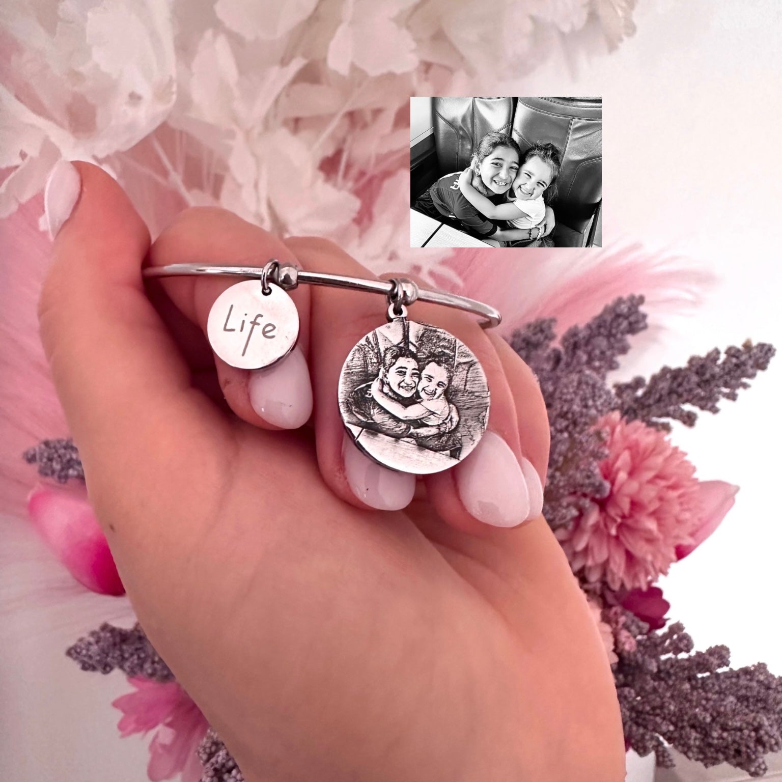 Bracciale con pendente rotondo personalizzato con foto proiettata e croce regalo per la fidanzata Bracciale con pendente rotondo personalizzato con foto proiettata e croce regalo per la fidanzata